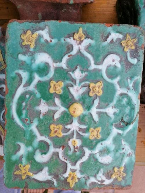 Не снимая старую кафельную плитку. Как обновить плитку в ванной не меняя ее и не снимая: самые лучшие варианты, как дать новую жизнь старой кафельной плитке, 105 фото