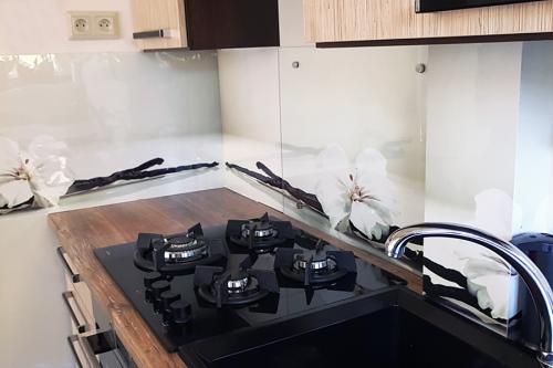 Чем закрыть старую плитку в ванной на полу. Чем покрыть плитку на кухне — новое на старое