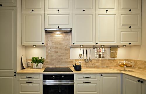 Чем закрыть старую плитку в ванной на полу. Чем покрыть плитку на кухне — новое на старое