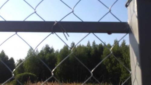 Забор в частном доме своими руками. Забор своими руками: разновидности конструкций и креплений, поэтапная инструкция, как сделать забор своими руками (фото + видео)