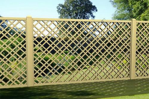 Современный забор для дачи. Пластик и поликарбонат 02