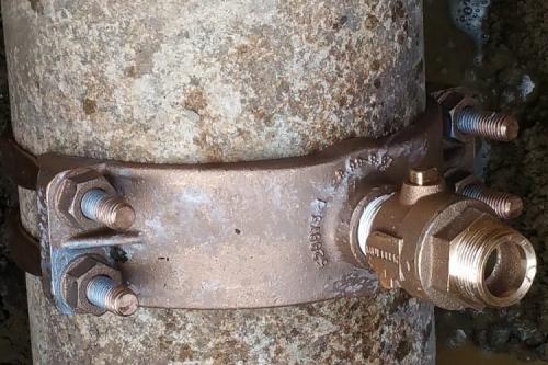 Хомут для врезки в водопроводную трубу. Разновидности хомутов