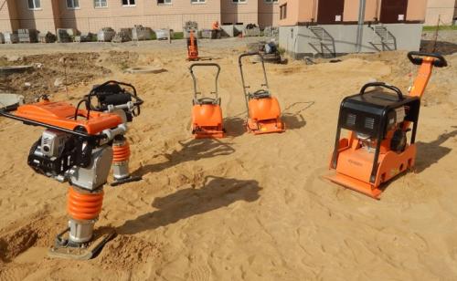 Нужно ли проливать песок перед укладкой тротуарной плитки. Укладка тротуарной плитки своими руками: пошаговая инструкция 05