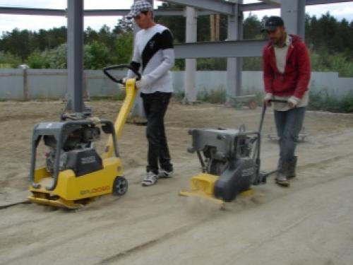 Нужно ли проливать песок перед укладкой тротуарной плитки. Укладка тротуарной плитки своими руками: пошаговая инструкция 08