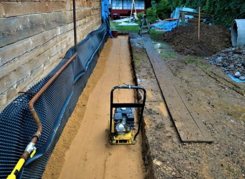 Нужно ли проливать песок перед укладкой тротуарной плитки. Укладка тротуарной плитки своими руками: пошаговая инструкция 10