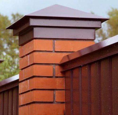 Заглушки на трубы для забора. Виды заглушек на столбы для забора