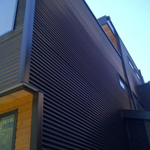 Какой материал является наиболее долговечным для обшивки деревянного дома. Виды сайдинга