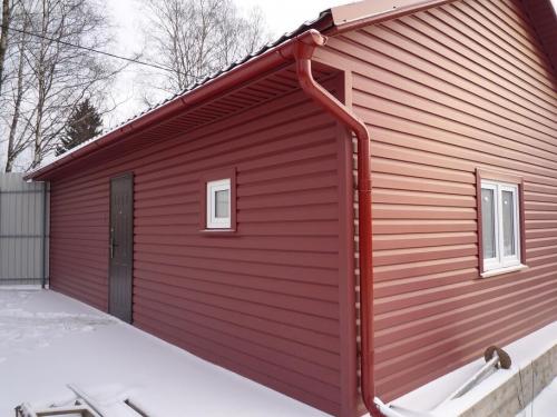 Какой материал является наиболее долговечным для обшивки деревянного дома. Виды сайдинга