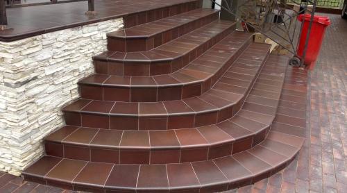 На что кладут плитку на улице на ступеньки. Как правильно укладывать плитку на ступеньки