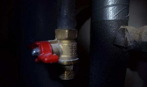 Пластиковые краны для воды, как перекрыть. Как поменять кран под давлением: как быстро и просто произвести замену поломавшегося крана