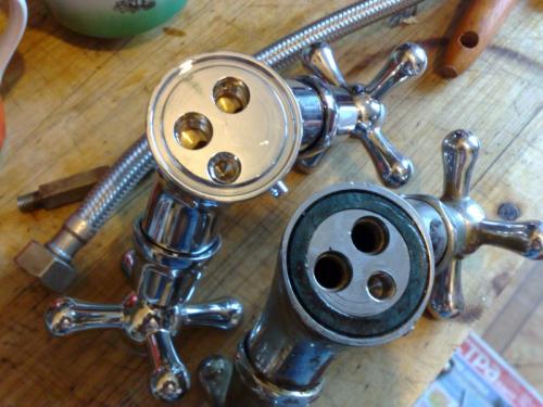 Пластиковые краны для воды, как перекрыть. Как поменять кран под давлением: как быстро и просто произвести замену поломавшегося крана