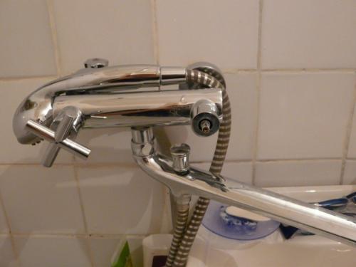 Пластиковые краны для воды, как перекрыть. Как поменять кран под давлением: как быстро и просто произвести замену поломавшегося крана