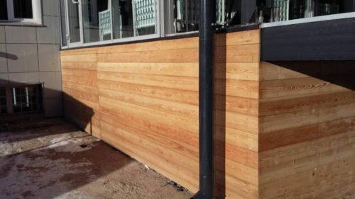 Отделка цоколя деревом. Отделка цоколя частного дома: 15 вариантов облицовки