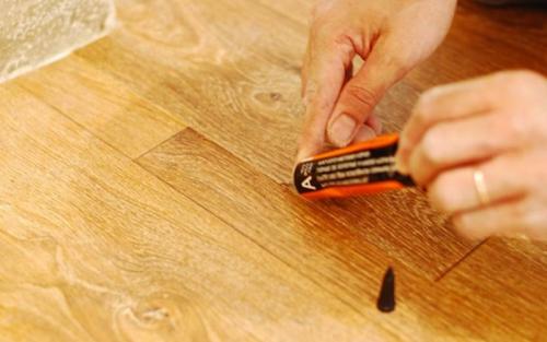 Чем заделать дырку в линолеуме. Как заклеить дырку в линолеуме — лучшие способы