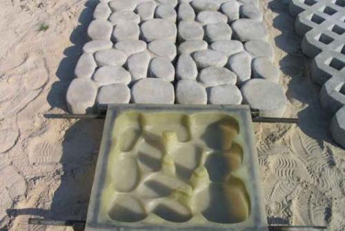 Как кладут тротуарную плитку на даче. Способы 04