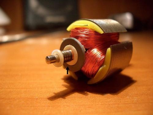 Из чего состоит электродвигатель. Устройство и описание ДПТ