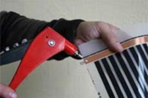 Монтаж теплого пленочного пола. Пленочный теплый пол: обзор, схема подключения, монтаж 04 Монтаж теплого пленочного пола. Пленочный теплый пол: обзор, схема подключения, монтаж 04