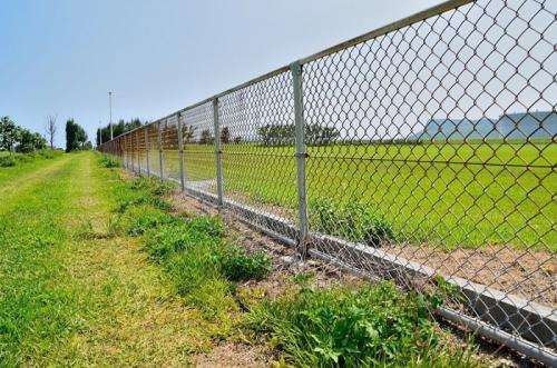 Варианты заборов для дачи из недорогих материалов. Что нам стоит забор построить 22 Варианты заборов для дачи из недорогих материалов. Что нам стоит забор построить 22