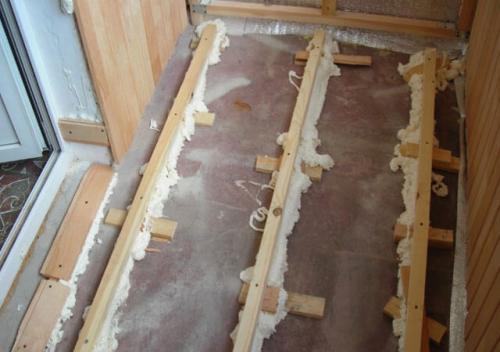 Как настелить пол на балконе. Устройство деревянного пола на лагах 01