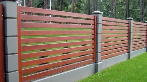 Варианты недорогих заборов. Недорогой забор из рабицы и строительной сетки 11