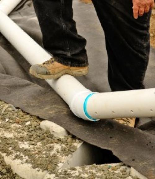 Как стыковать дренажные трубы. Как соединить дренажные трубы?