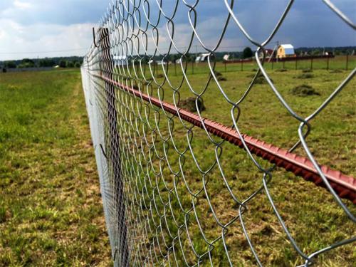 Сетка сварная для забора. Какая лучше сетка для забора – критерии выбора материала