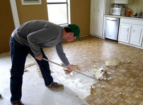 Как правильно приклеить линолеум к деревянному полу клеем. Достоинства и недостатки приклеивания линолеума