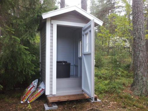 Установка дачного туалета с выгребной ямой своими руками. Виды туалетов для дачи 08