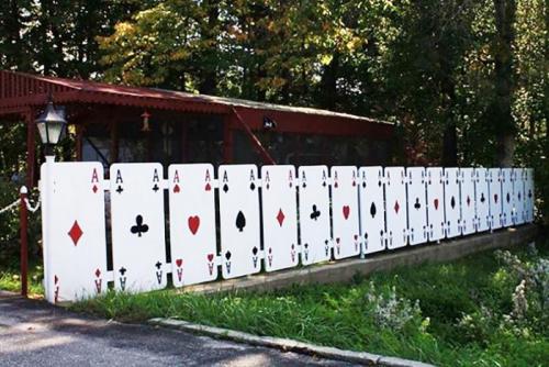 Из чего можно сделать забор на даче недорого своими руками граничащий с соседями. Какой забор сделать для дачи и загородного участка: бюджетные и оригинальные способы (63 фото)