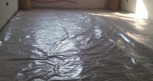 Уход за стяжкой пола после заливки. Уход за полусухой стяжкой пола после заливки