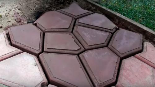 Как сделать форму для бетонной дорожки. Садовая дорожка своими руками при помощи формы