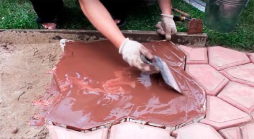 Как сделать форму для бетонной дорожки. Садовая дорожка своими руками при помощи формы