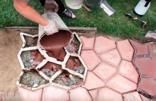 Как сделать форму для бетонной дорожки. Садовая дорожка своими руками при помощи формы