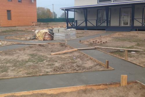 Как сделать садовые дорожки из бетона своими руками 01