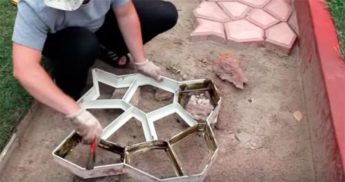 Как сделать форму для бетонной дорожки. Садовая дорожка своими руками при помощи формы