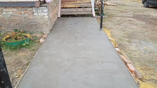 Как женщины могут построить бетонные дорожки самостоятельно. Дорожка из бетона своими руками