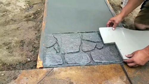 Как сделать мощеную садовую дорожку из цемента своими руками 06