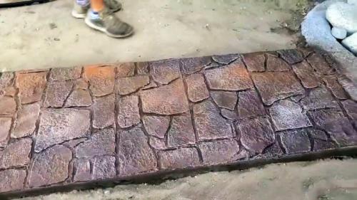 Как сделать мощеную садовую дорожку из цемента своими руками 09