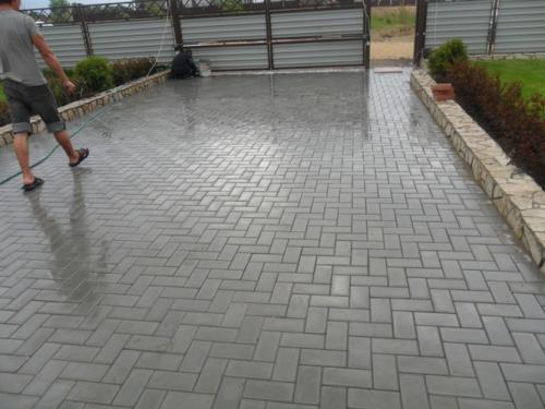 Плитка на песок своими руками без цемента. Как обойтись без цементной смеси при укладке тротуарной плитки