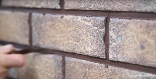 Какие инструменты необходимы для затирки широких швов клинкерной плитки. Затирка для клинкерной плитки: виды, для чего нужна, как выбрать и наносить полусухой или пистолетной техникой (инструкция с фото)