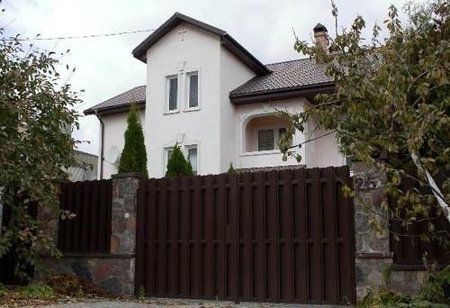 Сколько нужно евроштакетника на 1 метр забора. Как рассчитать евроштакетник на забор: калькулятор