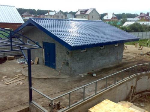 Проект небольшой бани из пеноблоков. Бани из пеноблока: подготовка и возведение основания. Кладка и устройство кровли. Отделка