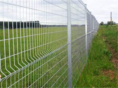 Заборы из 3D сетки в спб. Изготовление и монтаж заборов 3D