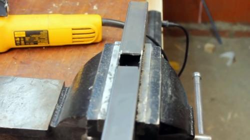 Как соединить профильную трубу между собой без сварки. Процесс соединения профильных труб