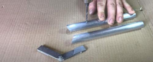 Как соединить две пластиковые трубы одинакового диаметра без сварки. Хитрости слесаря. Как соединить трубы без сварки и резьбы? 04 Как соединить две пластиковые трубы одинакового диаметра без сварки. Хитрости слесаря. Как соединить трубы без сварки и резьбы? 04