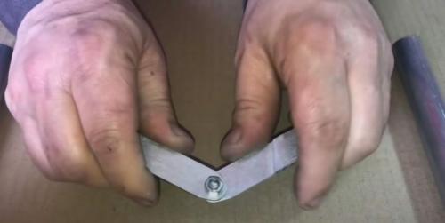 Как соединить две пластиковые трубы одинакового диаметра без сварки. Хитрости слесаря. Как соединить трубы без сварки и резьбы? 01 Как соединить две пластиковые трубы одинакового диаметра без сварки. Хитрости слесаря. Как соединить трубы без сварки и резьбы? 01