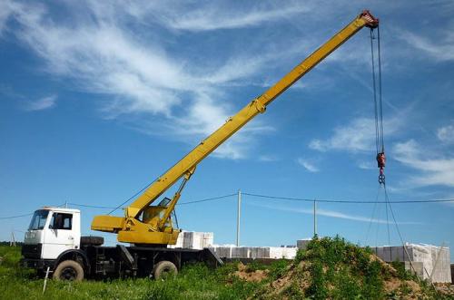 Какие виды спецтехники могут быть использованы для отделочных работ при строительстве загородного дома. Какие виды спецтехники применяются?