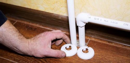 Заглушки на трубы пластиковые для ламината. Как красиво закрыть зазоры в ламинате вокруг труб отопления