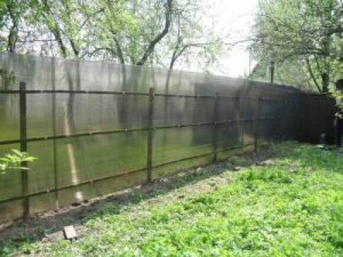 Поликарбонат для забора. Какой поликарбонат лучше для забора?