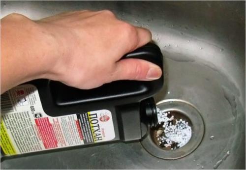 Как прочистить стояк канализации в многоквартирном доме своими руками. №3. Устранение засора специальными средствами